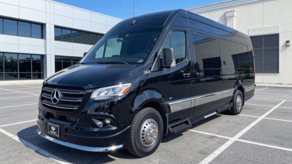 10 passenger sprinter van seattle