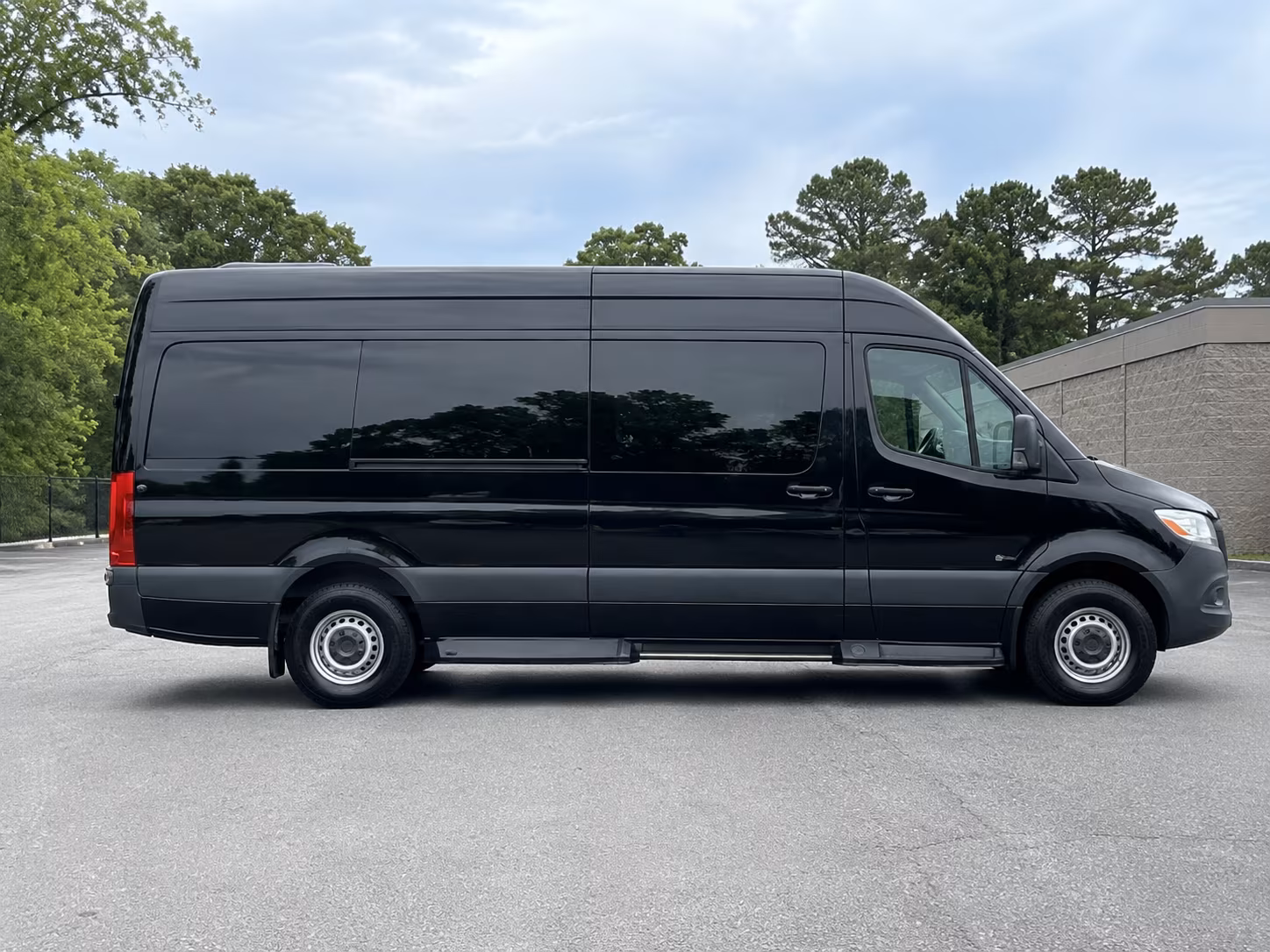 find the perfect transportation for your next airport transfer 4